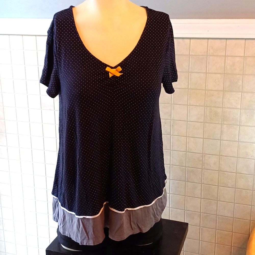 Vera Wang navy t shirt